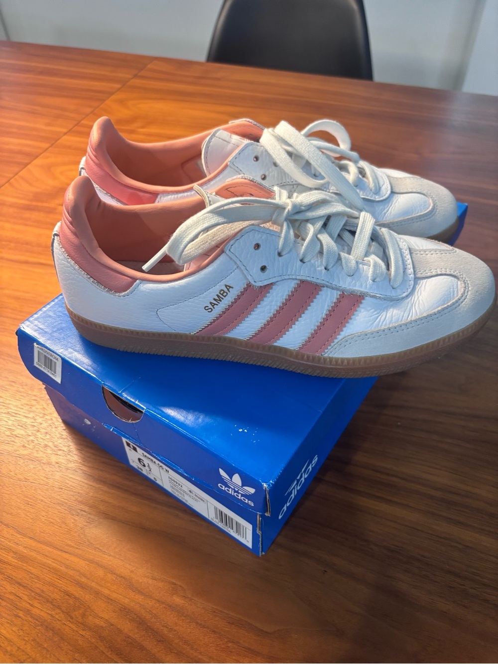 adidas Samba Women’s White & Pink Leather Sneakers size 6.5